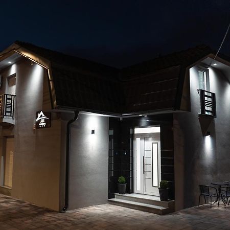 J&S Apartments Ni Exterior foto