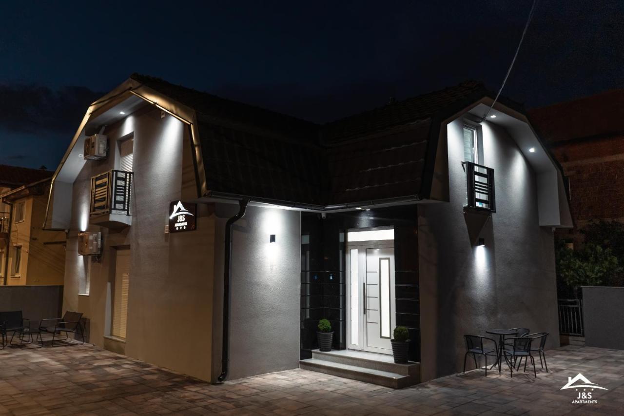 J&S Apartments Ni Exterior foto