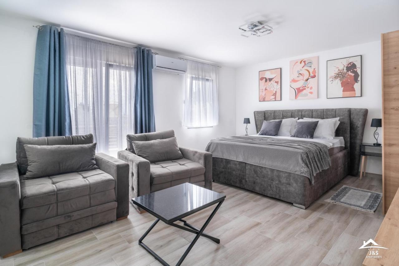 J&S Apartments Ni Exterior foto